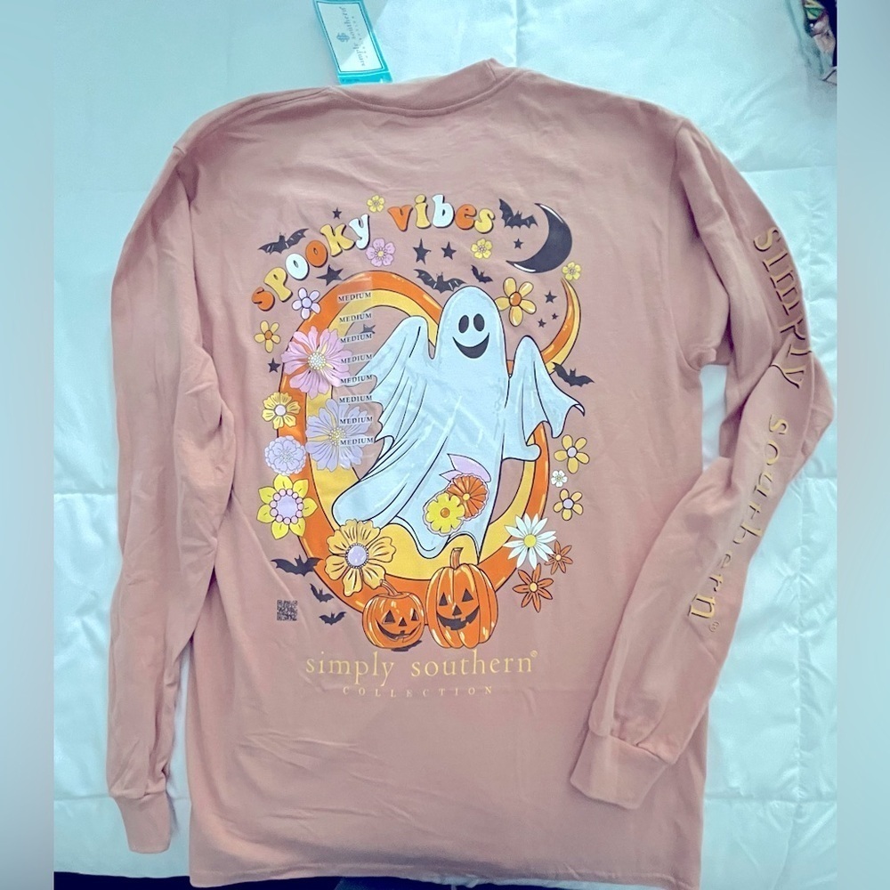 Simply Southern “Spooky Vibes” Tshirt. Size Medium. Halloween